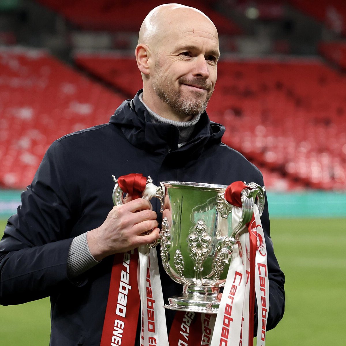 1xBet_Eng's tweet photo. #Arsenal this season:
🥈 2nd spot in PL
🫙 0 trophies 

#ManUnited this season:
🥉 3rd spot in PL
🏆  Carabao Cup
⚔️  FA Cup finalists 

Which team do you think had a better season? 🧐 https://t.co/TMvH7wiDXd
