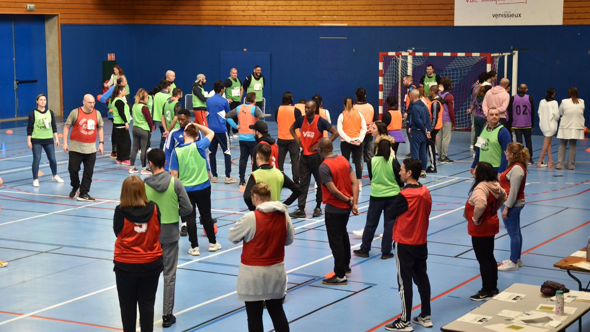 🏃 Avec les événements «Du Stade Vers l'Emploi», @pole_emploi Auvergne-Rhône-Alpes ouvre les valeurs du #sport à la recherche d’#emploi ! 
pole-emploi.fr/region/auvergn…

#TousMobilisés #recrutement