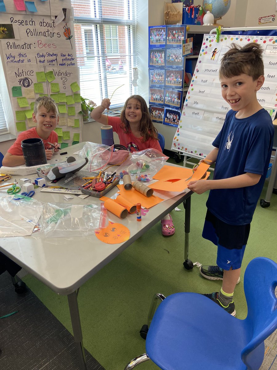 Students are designing pencil holders for their economics project. We learned in class that graphite is a limited resource. Students earned money by showing LEAP in the classroom and used it to buy materials for their project. 💙🐸💙