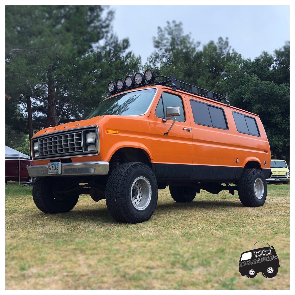 Happy 4x4 (and Lifted) Van Friday... California Street Vans Big-Ass Cook-Out 3 edition!
.
van #tagtheowner
photo @_vancult_
.
#4x4Friday #van #bigasscookout #vannin #vanlife #boogievan #customvan #ford #fordvan #econoline #liftedvans #getlifted #4x4 #vancult #getinandgetiton