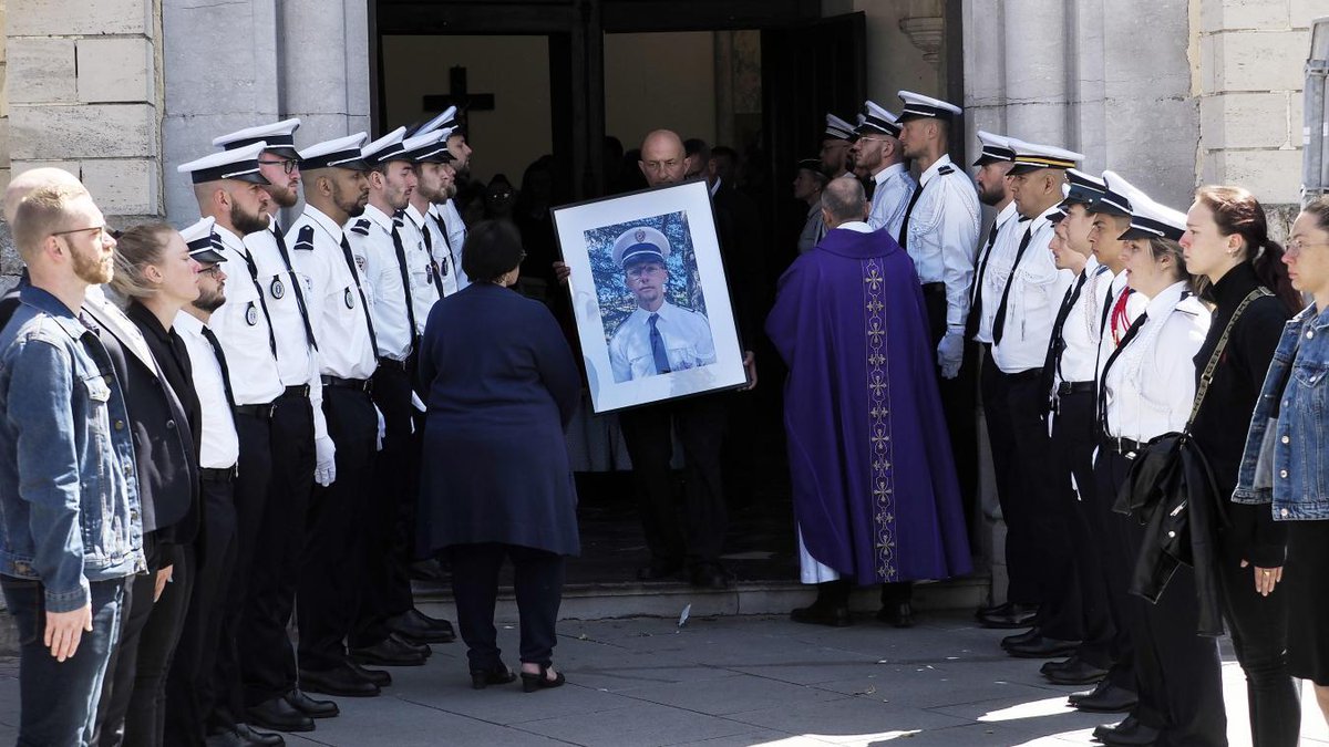 VDNValenciennes's tweet image. Policiers de #Roubaix  tués : Steven, « notre fierté à tout jamais », promet sa compagne aux obsèques, à #Denain  lavoixdunord.fr/1332496/articl…