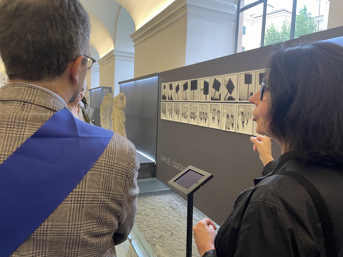 Inaugurata ieri #25Maggio la mostra Out of Frame – Ripensare le narrazioni visive delle migrazioni in Europa. A Villa Altieri, Viale Manzoni 47, Roma, fino al 26 giugno.

#villaAltieri #OutOfFrame #CittaMetroRoma