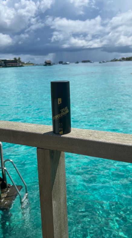 Slunce začíná žhavit a my si musíme potit kule v kanclu 

Děkan Kubovi za fotku z Malediv, užívej bro🤘☀⛵