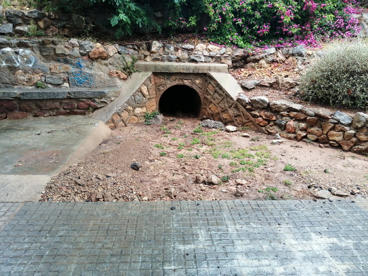 jordikodiak's tweet photo. En tres años dos inundaciones de garajes, portales, trasteros y bajos en la calle Oliveres y Mossèn Oliver, de Benicasim. Los responsables, los de las fotos. Por favor, @AytoBenicassim tomen nota y solucionen el problema #benicàssim #benicasim https://t.co/0aRFOnxM0d