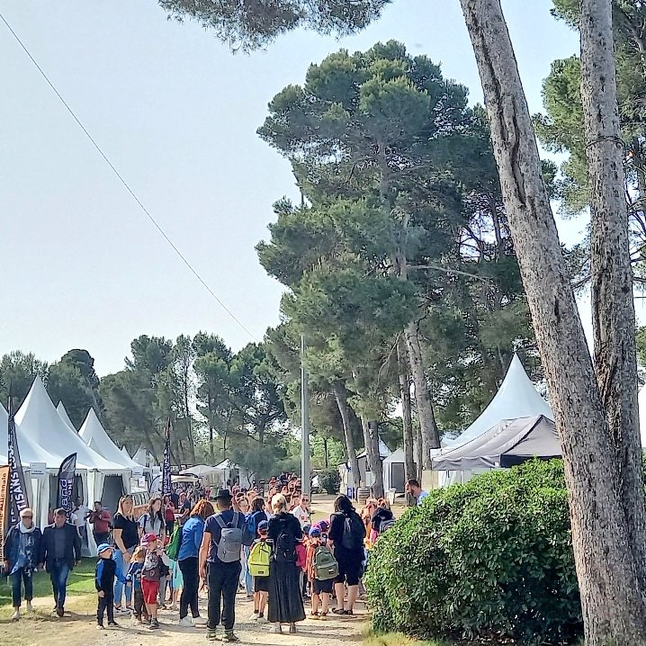 GaspariniSeb's tweet photo. Prom'Aude ouvre ses portes à la jeunesse.
Très heureux d'être présent aujourd'hui où plus de 1000 écoliers et collégiens Audois viennent découvrir les richesses de leur territoire. Une transmission importante .
#Aude #Promaude
#terroir
#LezignanCorbieres #jeunesse https://t.co/G18FlE3Jeq
