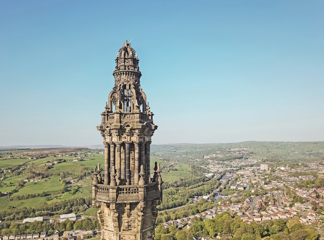 What is Calderdale famous for?! 👀

👉 Historic architecture 🏛

👉 Industrial heritage 📚

👉 Thriving art scene 🎨

What does Calderdale make YOU think of? 🫵