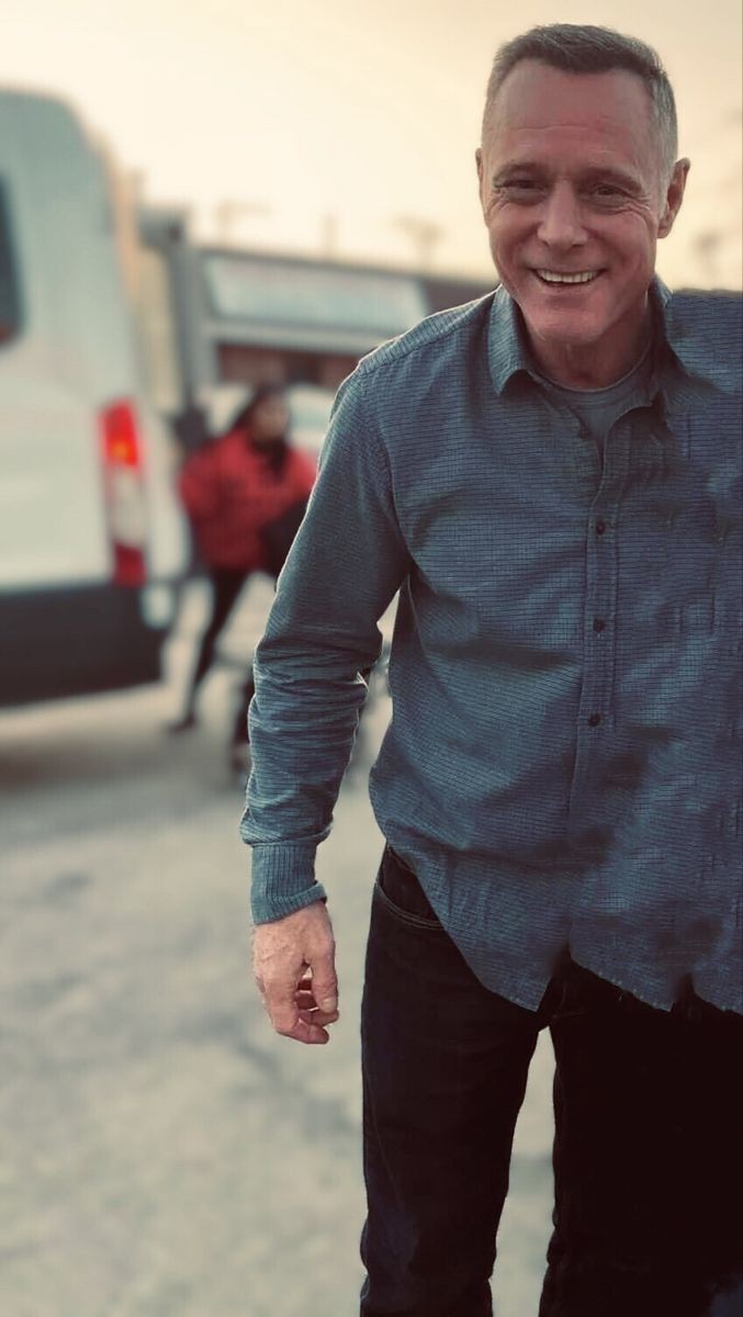 jasonbeghe_jdb's tweet image. Too often we underestimate the power of a touch, a smile, a kind word, a listening ear, an honest compliment or the smallest act of caring, all of which have the potential to turn a life around. Smile at strangers and you just might change a life 🥰🌹. #ChicagoPD  #OneChicago