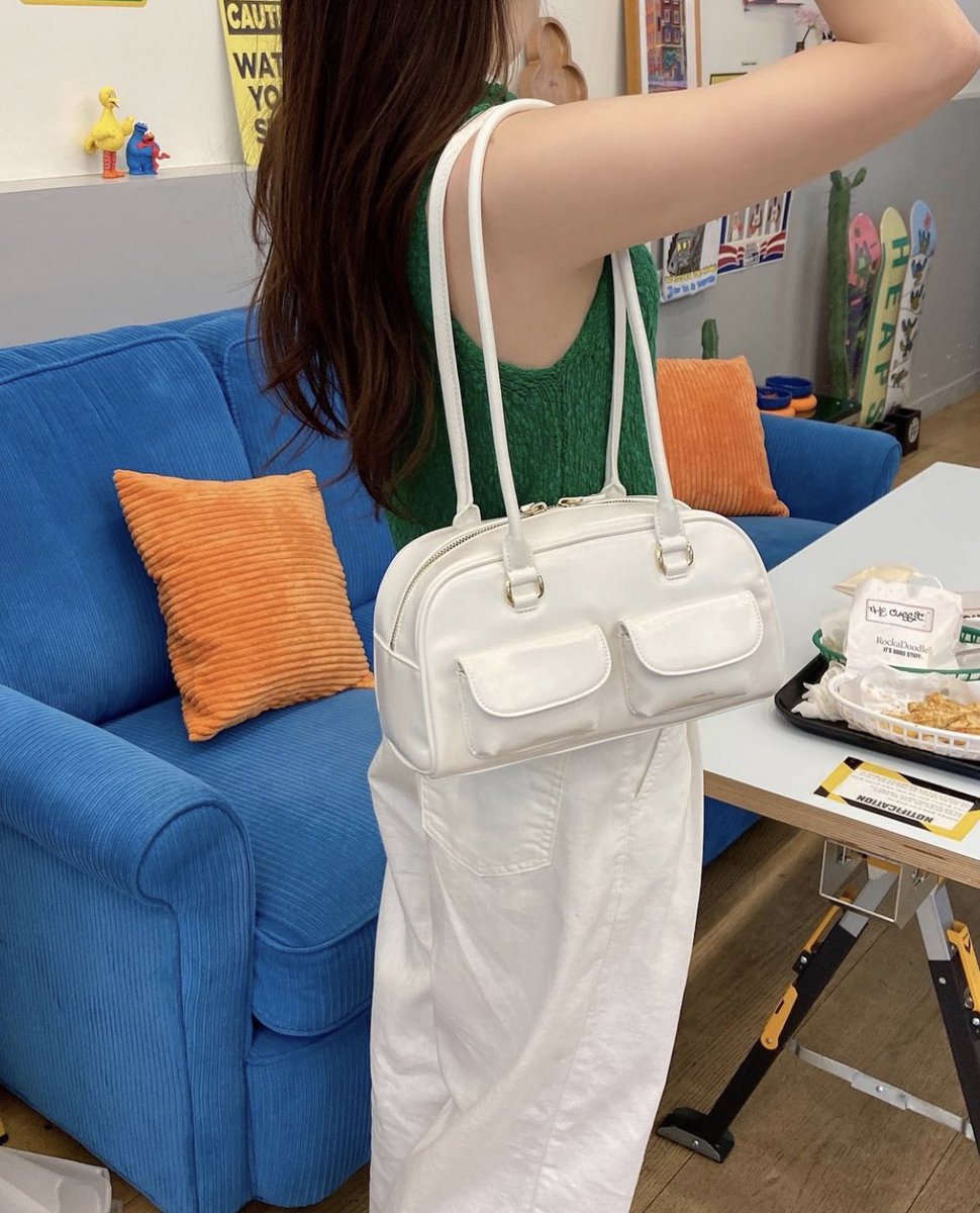 _grabityourown_'s tweet photo. 📍พร้อมส่ง📍
Stand Oil Chubby Bag สี White
ราคา 3790 บาท รวมส่ง
Line Pay+บัตรเครดิตชาร์จ 3%

สั่งซื้อ👉🏻 https://t.co/B7sRbict9K

หรือ dm💬

#standoil #standoilส่งต่อ #standoilthailand #standoilพร้อมส่ง #standoilchubbybag #กระเป๋าstandoil #chubbybag #chubbybagพร้อมส่ง https://t.co/1FIDMs8AW0