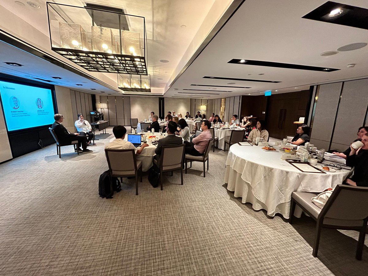 RobiMagyar's tweet photo. Fantastic day in Singapore today with the Sandpiper team and our clients discussing AI and how it affects our work and lives. Excellent speaker, smart and inquisitive audience - what more can you wish for? https://t.co/4ht04LupdS