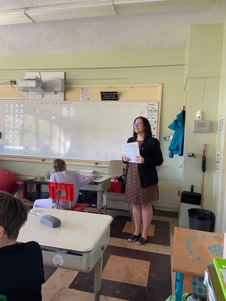StephanieLacos3's tweet photo. 👩🏫 Voilà une visite qui m'a particulièrement touchée : des élèves de 6e année de l'École Notre Dame du Rosaire ont souhaité me lire des textes qu'ils ont rédigés et qui font état des leurs réflexions au sujet de l'environnement.
#drummondville #CSSDC #environnement https://t.co/vKkF6Tka7Z