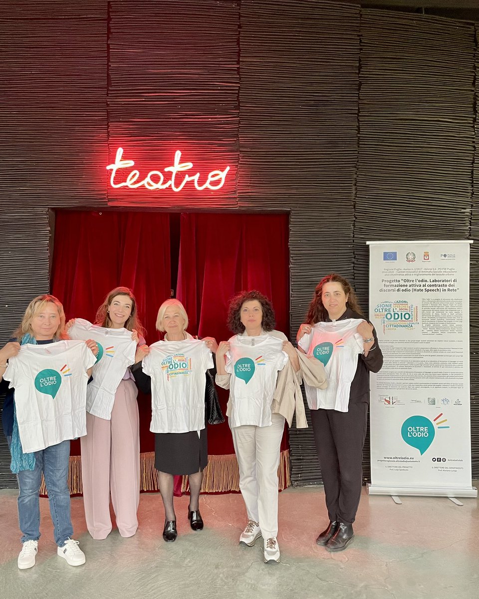 oltrelodio's tweet image. Oggi a @TeatroKoreja si è svolto l’evento conclusivo del progetto #Oltrelodio.
Il convegno, dopo i saluti e i ringraziamenti del Prof @GigiSpedicato, direttore scientifico del progetto di @UniSalento e @regionepuglia, ha visto l’alternarsi dei vari attori e collaboratori.