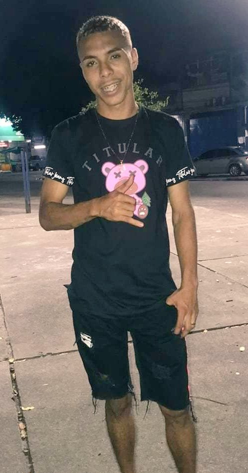 2aMaridao's tweet photo. Tô muito destruída 24/05/23 é a pior data pra mim, só quero colo não aguento mais chora, pq Luis Rodrigo vc nos deixou?? CR nós te amamos tanto! Pq foi assim tão novo, volta pra mim e diz que isso tudo é uma mentira te amo meu pequeno Diguinho, meu eterno 🖤🥀😖🥺 https://t.co/igAOFXRusz