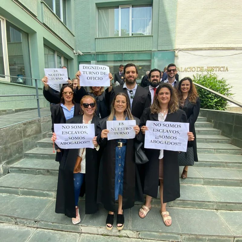 AJA_CARTAGENA's tweet photo. Concentración Palacio de Justicia Cartagena, 26/05/2023 ⚖️ TURNO DE OFICIO DIGNO ‼️ @icacartagena https://t.co/Y2fdzjuCRF