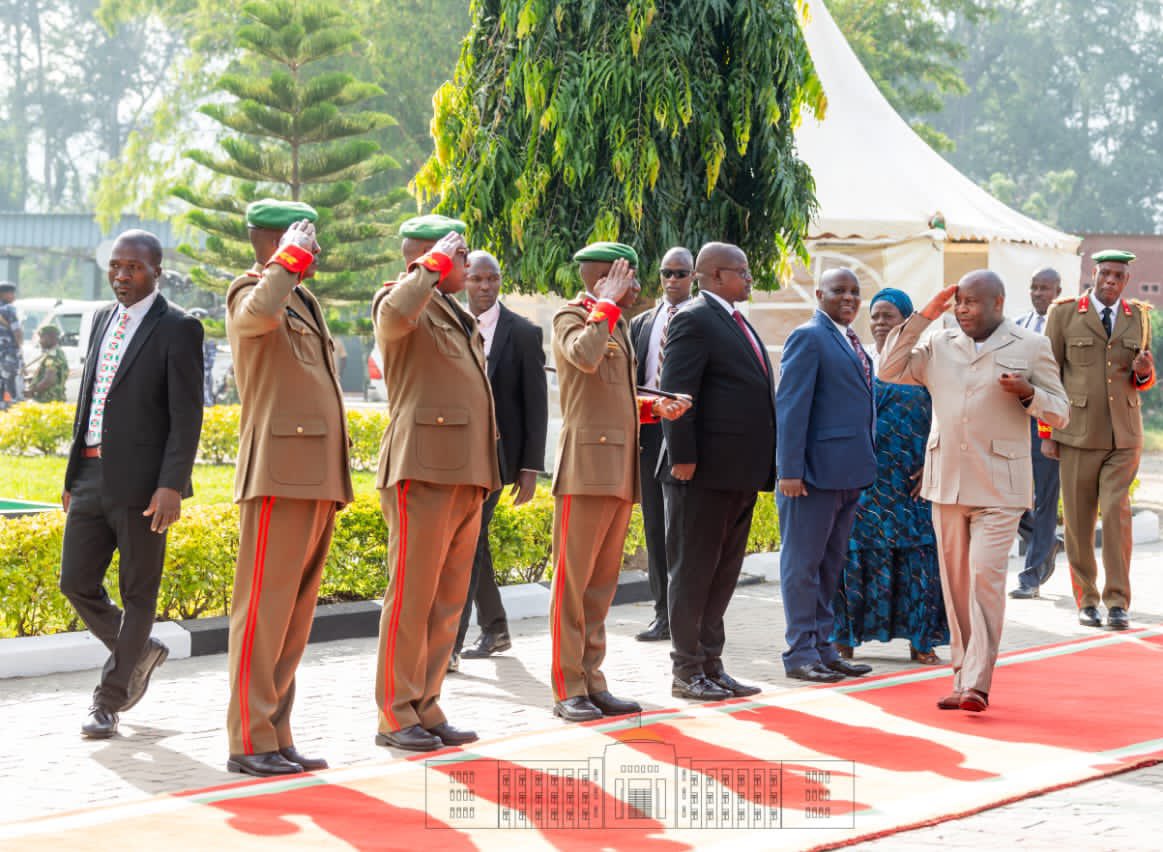 NtareHouse's tweet photo. #Burundi S.E @GeneralNeva, Chef de l’Etat et Commandant en Chef des Forces de Défense et de Sécurité, a rehaussé les cérémonies marquant l’Ouverture Solennelle de l’année Académique 2022-2023 à l’Institut Supérieur des Cadres Militaires-ISCAM. https://t.co/GAblJLWr8N