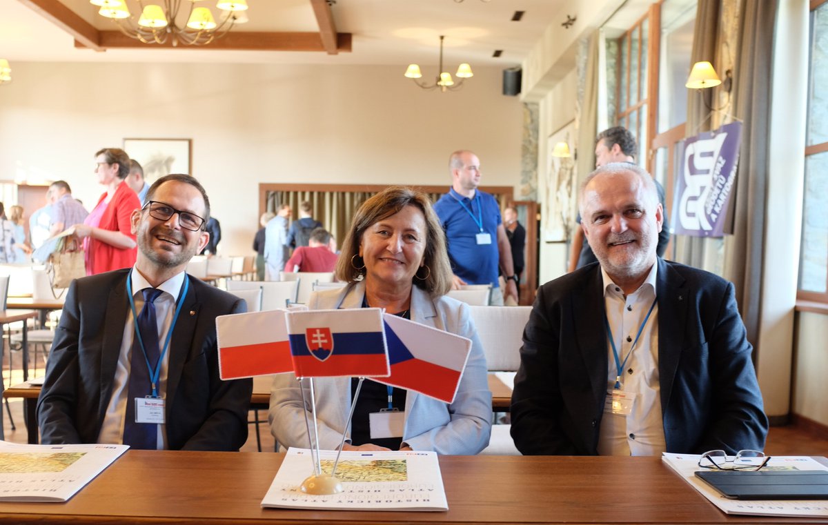 GUGiKgovpl's tweet photo. Alicja Kulka, p.o. Główny Geodeta Kraju @Alicja71439055 wraz z pracownikami GUGiK bierze udział w XVII Międzynarodowych Czesko-Słowacko-Polskich Dniach Geodezji, które odbywają się w czeskiej miejscowości Sobotín 25-27 maja 2023 r. https://t.co/qeVLZ1U96k https://t.co/O7eFCkuJnu