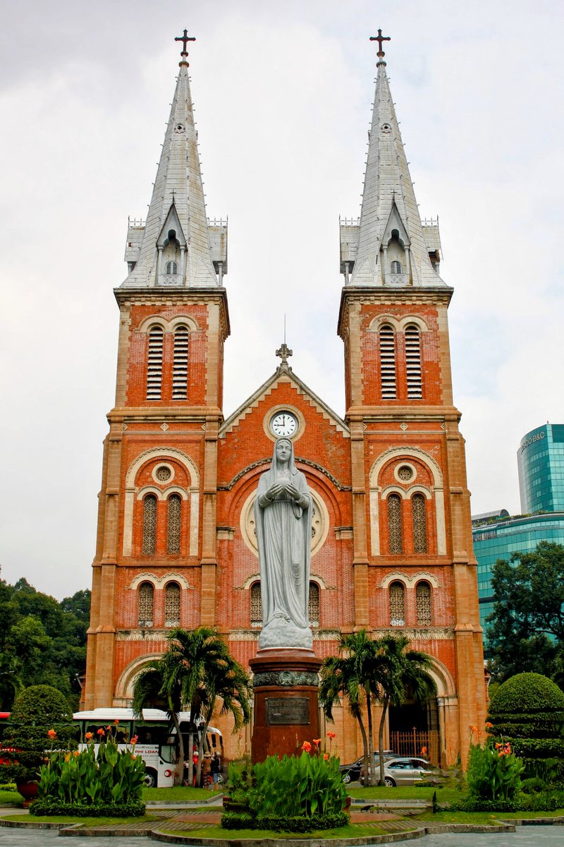 Before all the scaffoldings covered the Cathedral, September 2014

#cathedral #churchbuilding #notredame #notredamecathedral #hochiminhcity #saigon #vietnam #touristattraction #ducbachurch #fotourista #traveltheworld #travelphotography #travelblogging #travellifestyle