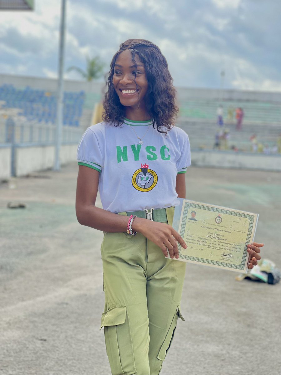 simplyjuley's tweet photo. Congratulations to me🎉🎉I'm officially an ex-corper
#nysc #POP #batchB1 #owerri https://t.co/DK1z7t5YZT