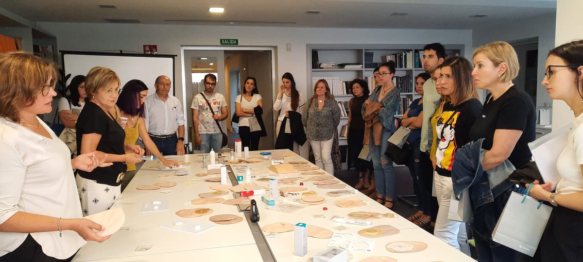 cofpontevedra's tweet photo. Agradecemos a Flor Abilleira y Ana Isabel Corbal su participación en esta formación, y por supuesto a @asseiipo por su colaboración. 👏💜
#TuFarmacéuticoTeAyuda #ASSEII #eii #ostomía #ostomizados https://t.co/kPbIU8CyIy