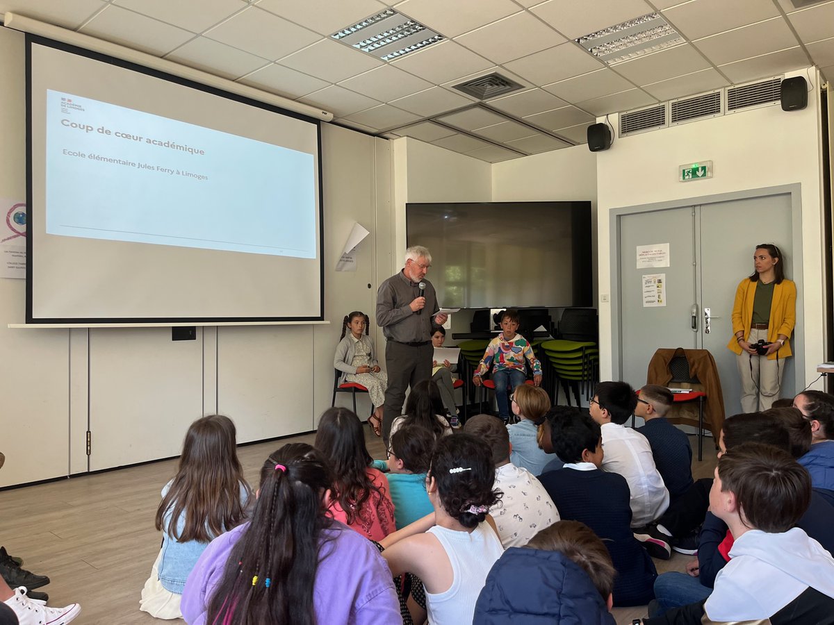 Circo_HV3's tweet photo. Ce matin, remise de prix "Non Au Harcèlement" au rectorat de @aclimoges . Un grand bravo aux CM2 de l'école Jules Ferry et leur enseignante @juliettpoignant  qui ont remporté le prix vidéo école et le prix coup de cœur académique. @Dsden87 @MPL_DSDEN87 #NAH https://t.co/o1HvCqiLUL