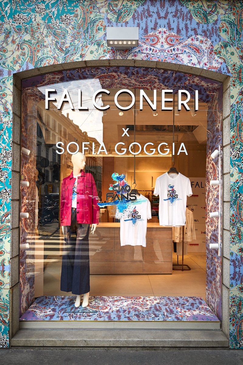 Falconeri e Sofia Goggia impegnati in un progetto di beneficenza a sostegno di Terre des Hommes, ente benefico che promuove i diritti delle bambine e delle ragazze. Nasce infatti, da questa visione comune, la nuova t-shirt limited edition. 
Scopri di più: falconeri.com/it/falconeri-e…