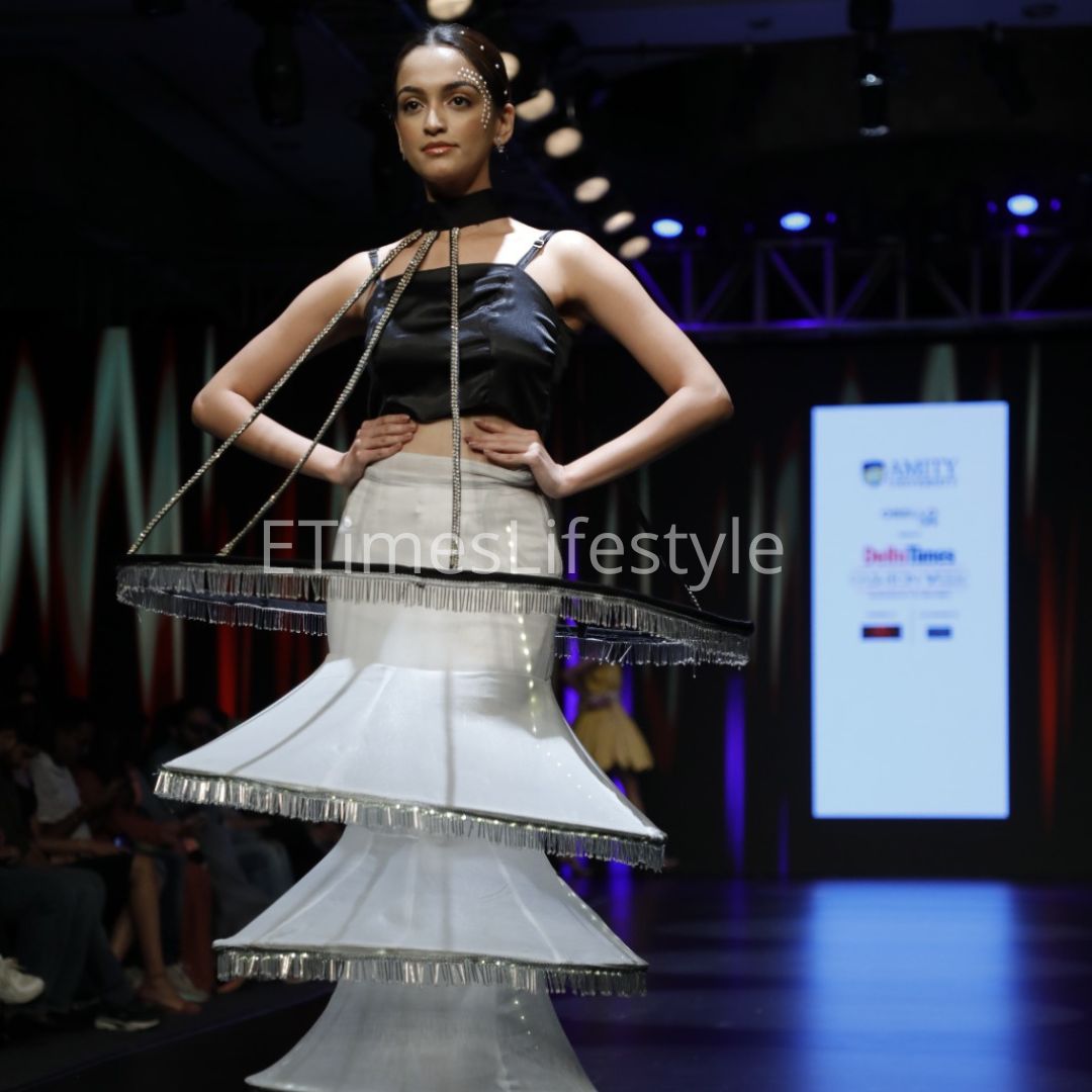 ETimesLifestyle's tweet image. It's the era of experimental fashion and the talented folks at Amity University are taking it a notch higher at the #DelhiTimesFashionWeek. This time, Strela Thounaojam Luwang walked the ramp as the showstopper.

#DTFW #fashion #fashionshow