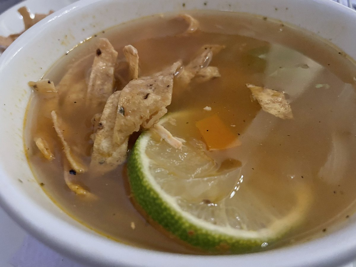javi_san_cooper's tweet photo. 📍𝙇𝙖 𝘾𝙝𝙖𝙮𝙖 𝙈𝙖𝙮𝙖 (Mérida, Yucatán)
Auténtica comida yucateca. 😋😋 México es una explosión de contrastes .
▪️Relleno negro
▪️Pavo en mole pipián
▪️Salbute de cochinita
▪️Queso Relleno
▪️Agua de Chaya con piña
#Merida #Yucatan #MoniCooptooth #Cooptooth #Coopmex https://t.co/nJydkRaG2F