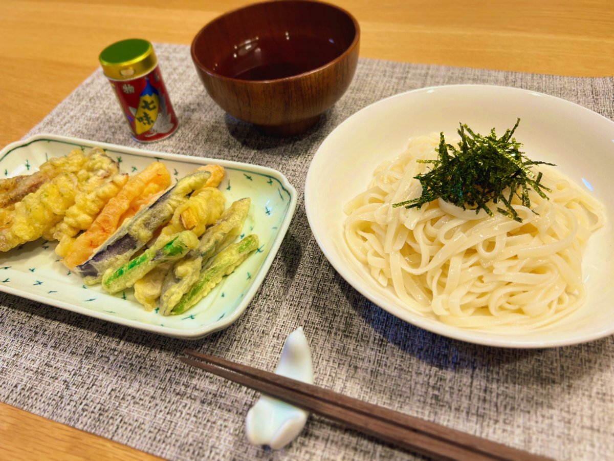 残業おつかれうどん！お惣菜の天ぷら。
#おうちごはん #晩ごはん