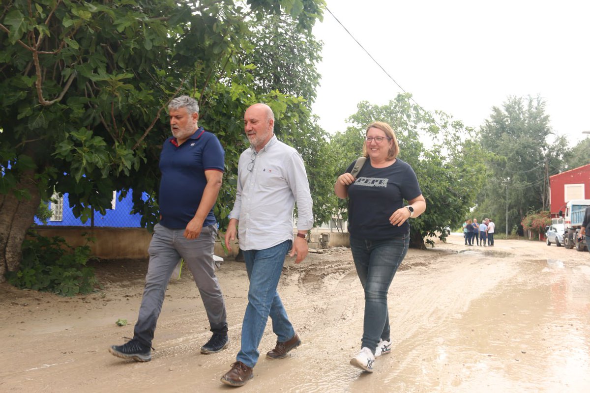 JLalvarezcast's tweet photo. Desolación y desesperación en la zona del Llano de Molina y Campotejar afectadas por la inundación. Nuestra solidaridad y apoyo desde @IUVRM
Los efectos del cambio climático se agudizan en un territorio colmatado y sin ordenacion. En el populismo no está la solución. https://t.co/b8yLFb7jCr