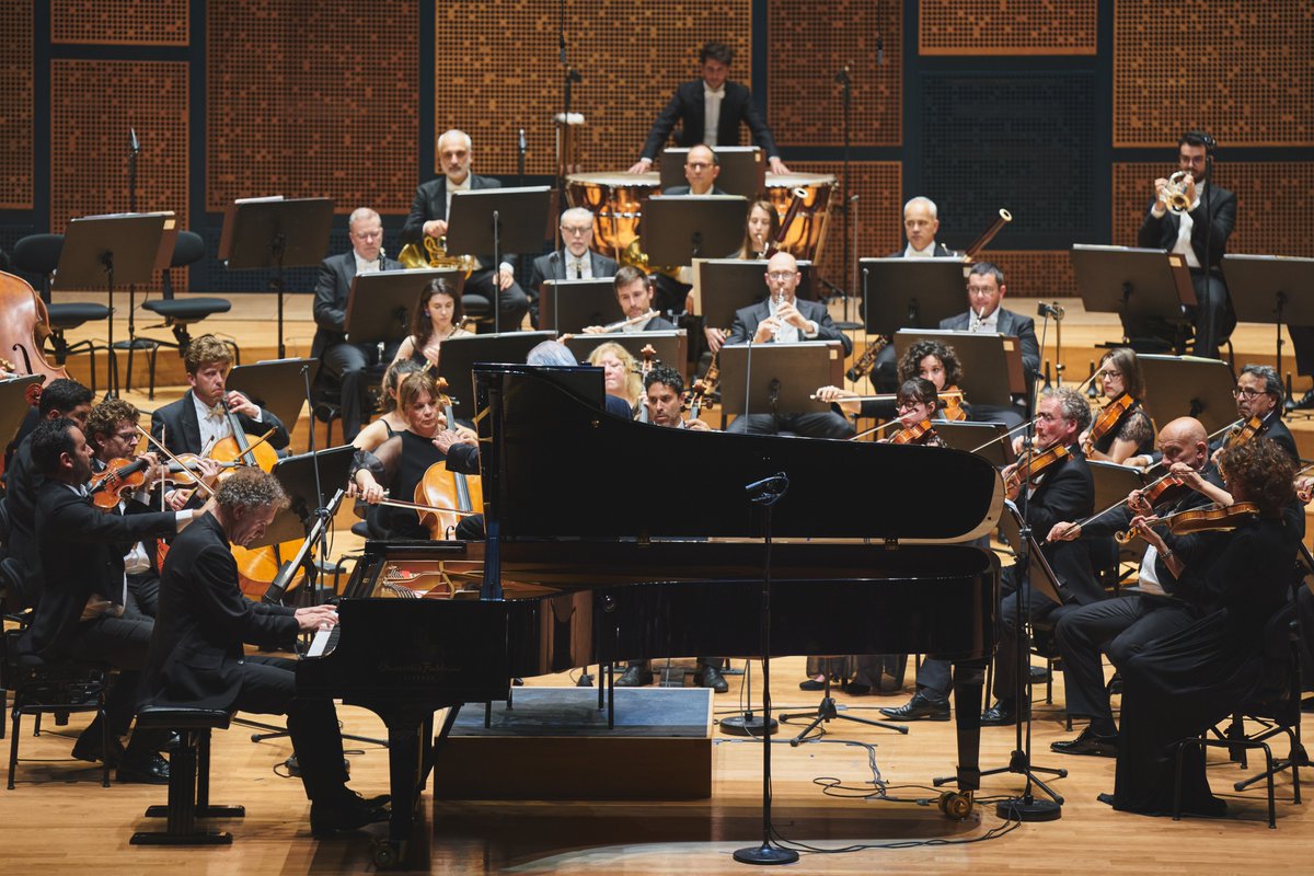 maggiomusicale's tweet photo. #85MMF
🇮🇹 Scatti dal delizioso concerto con il maestro Zubin Mehta alla guida dell'Orchestra del Maggio Musicale Fiorentino con il maestro Andrea Lucchesini al pianoforte (25 maggio 2023) 🤩 https://t.co/EhyXDoHQBv
