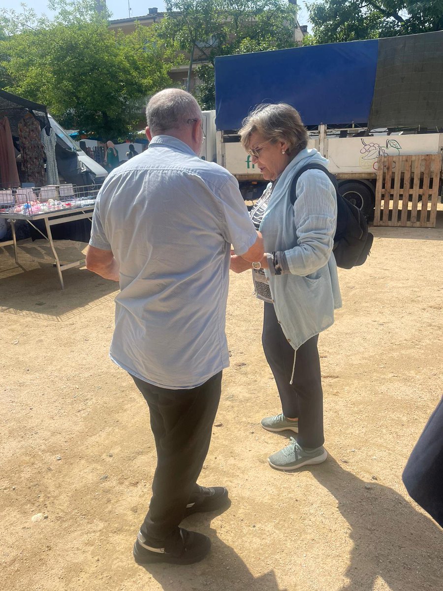 valentssalt's tweet photo. Hoy último día de campaña en el Mercat del barrio de la Massana en Salt.
Vota @valents_cat 
Vota @valentssalt 
Vota @felixsierrap 
#salt https://t.co/Tlbg36hIg3