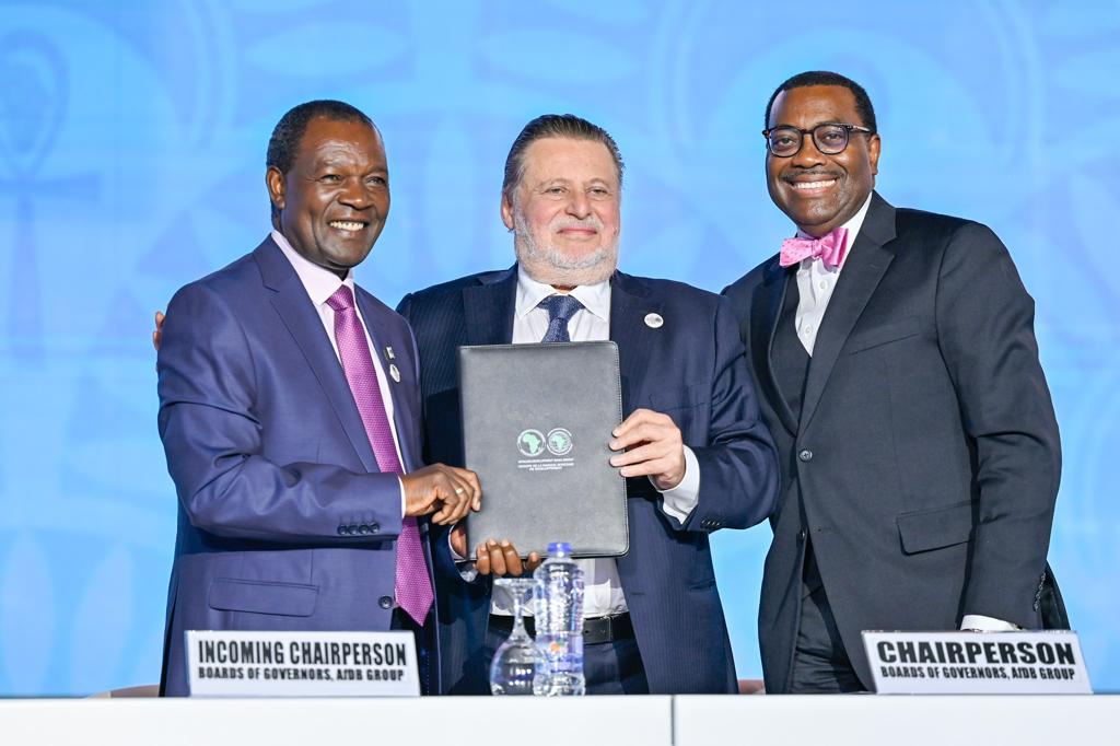 AfDB_Group's tweet image. #AfDBAM2023 Closing Ceremony

Kenya🇰🇪 to host the 2024 African Development Bank Annual Meetings! 🎉 #AfDBAM2024 🌍

am.afdb.org