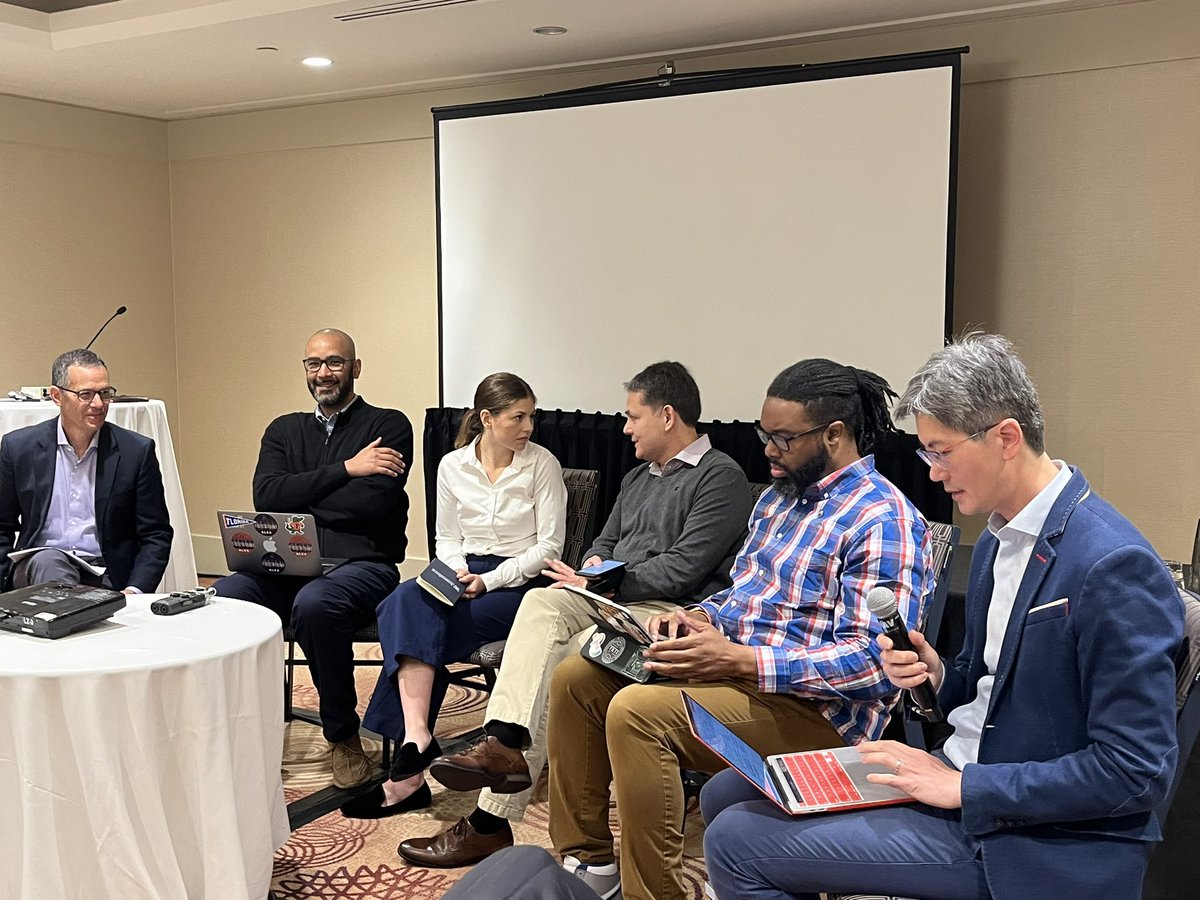 Thanks to <a href="/DrLDWilliamson/">Lillie D. Williamson</a> and @Andy_SL_Tan for organizing a community of community engaged scholars in health communication through this pre-conference at ICA 2023. @iamsju82 <a href="/EricCooks2/">Eric Cooks</a>