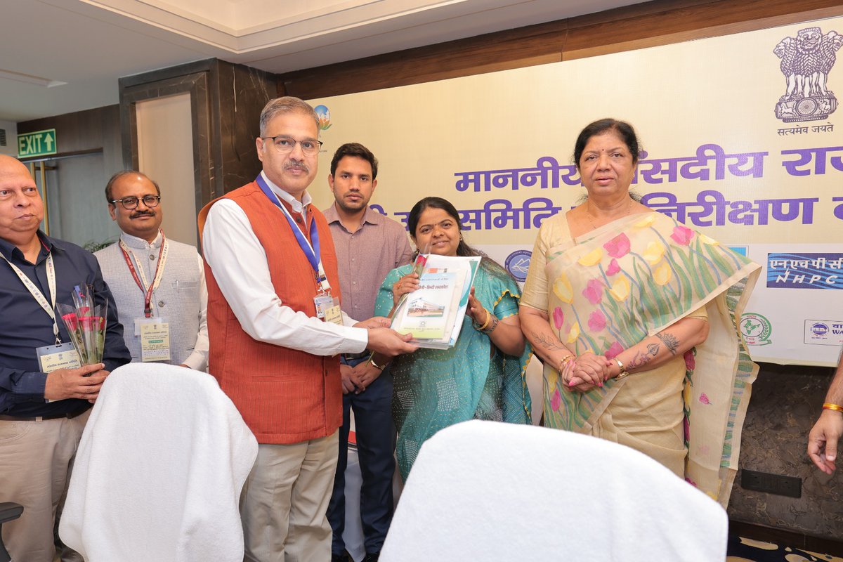 CSIR_CBRI's tweet photo. संंसदीय राजभाषा समिति ने आज देहरादून में सीएसआईआर-केन्द्रीय भवन अनुसंधान संस्थान, रुड़की के साथ निरीक्षण बैठक की। इस दौरान समिति ने मंत्रालय एवं विभाग के वरिष्ठ अधिकारियों की उपस्थिति में हो रहे राजभाषा हिन्दी के कार्यों का अवलोकन किया।
@CSIR_IND @IndiaDST 
#Secondsubcommittee https://t.co/wro5BXZKUS