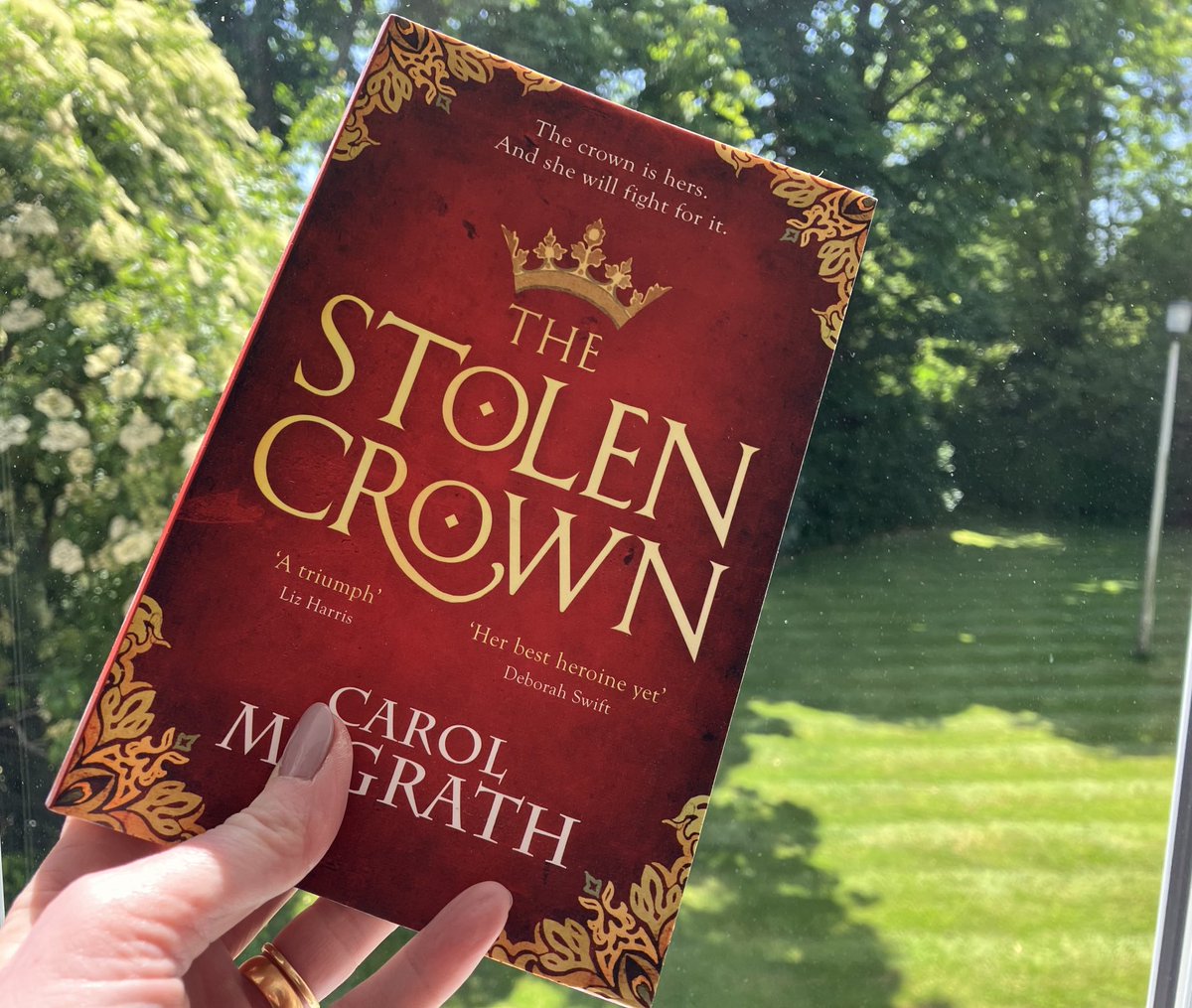 Very much looking forward to reading #TheStolenCrown by ⁦@carolmcgrath⁩. Thanks to ⁦@headlinepg⁩ for the #bookpost #readingrecommendation