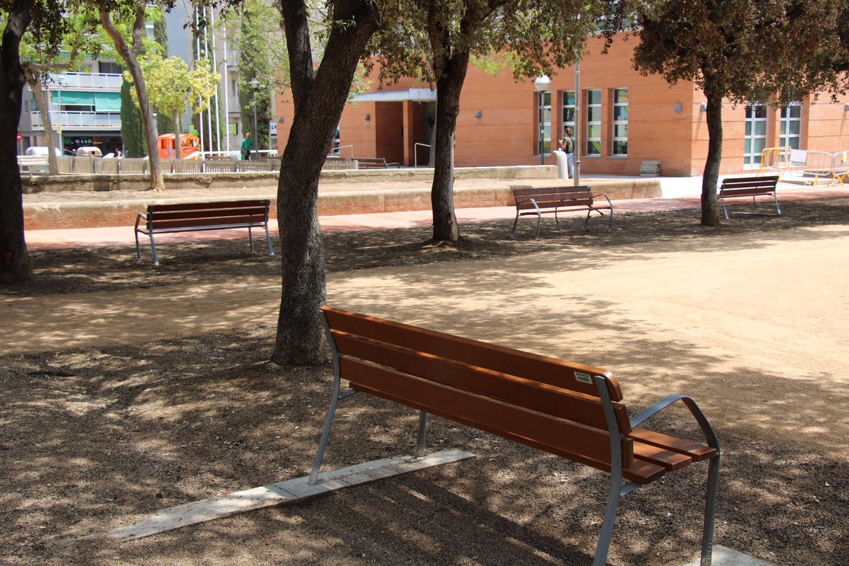 ajuntamentvng's tweet photo. 🚧Oberts els jardins de Francesc Macià un cop acabades les obres de remodelació

▶️Més superfície de paviments naturals i nou mobiliari urbà donen compliment a una de les propostes ciutadanes als pressupostos participatius. Els jardins són punt de trobada dels veïns de Sant Joan https://t.co/9c0GWnnybi
