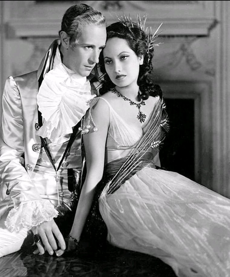 📖 Page to Screen 🎞️ The best known #movie adaptation of Baroness Orczy's #adventure novel The Scarlet Pimpernel was Alexander #Korda's 1934 #film starring #LeslieHoward and #MerleOberon.
🇨🇦 vintagefilmfestival.ca
#Oberon #cinema #movies #vintage #classiccinema #classicfilm