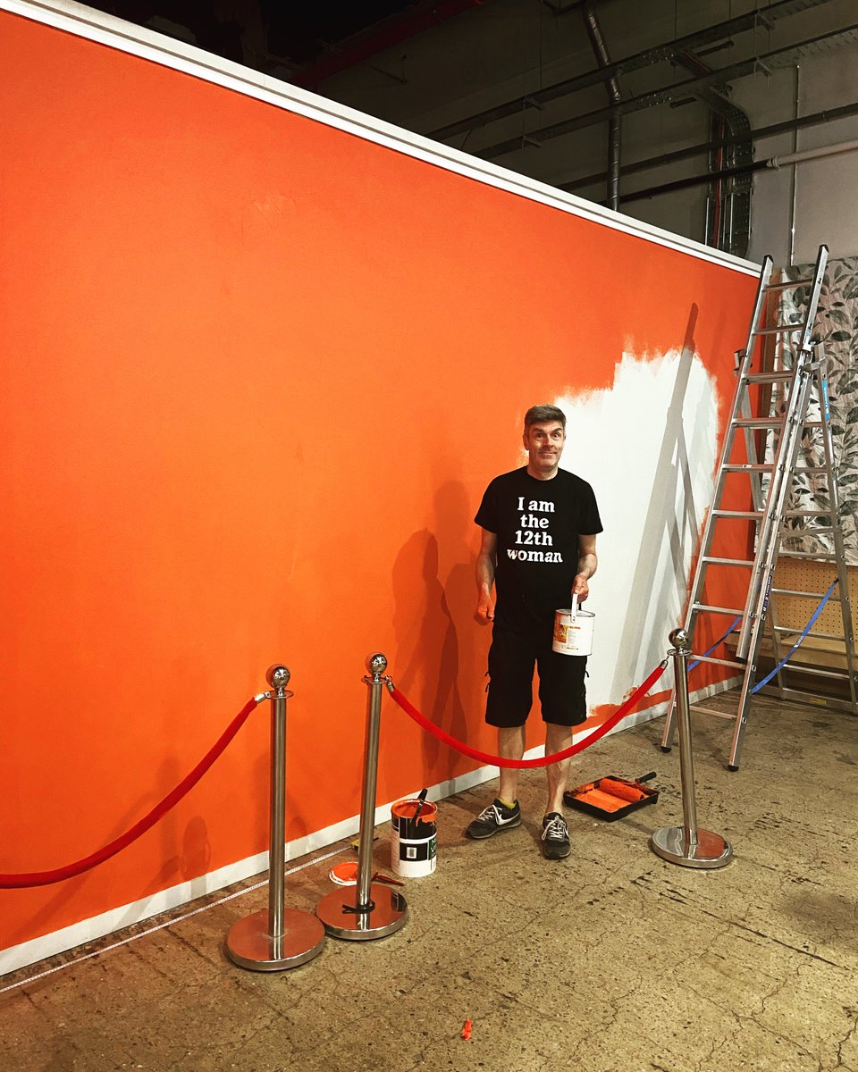ealing_project's tweet image. Notice anything different around here?

We think this is a particularly lovely shade of orange, if we say so ourselves.

See if you can spot the difference next time you’re in, points to anyone who knows which wall this is 👀🎨

#ealingcinema #diy #ealingproject