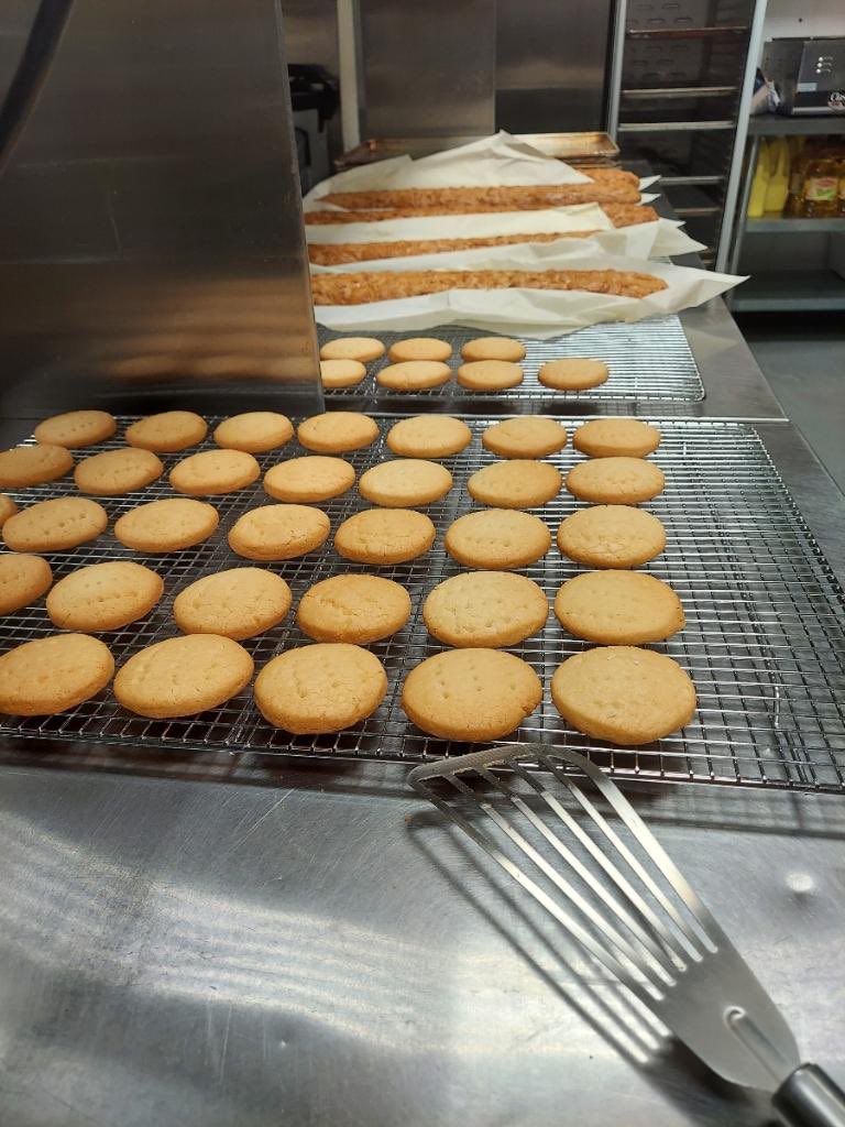 WatchBakery's tweet image. We&apos;re baking on Memorial Day evening and delivering on Tuesday after 4 PM. Call or email your cookie order to us today by 4 PM. #cisforcookie #happyweekend #memorialday2023