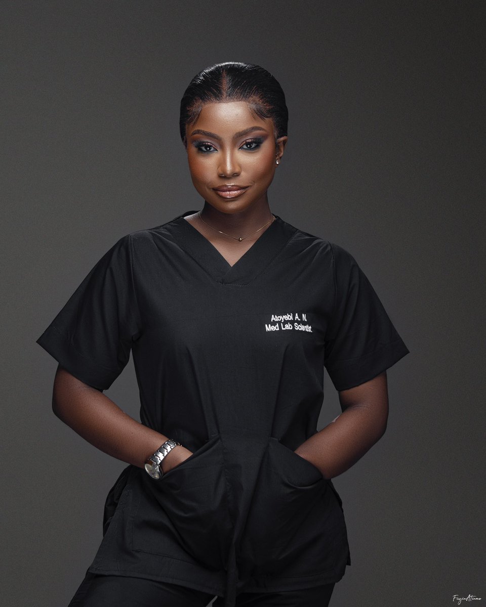 dammiebee's tweet photo. Pretty little thing believed she could, so she did even though e chokeee. 

Long story short I survived but definitely servedddd while at it ✨
https://t.co/DktAwUx4vy UI 🥂 https://t.co/yhgxbaDTDq