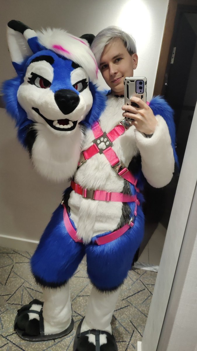 Come find me in the lobby~ #Confuzzled2023