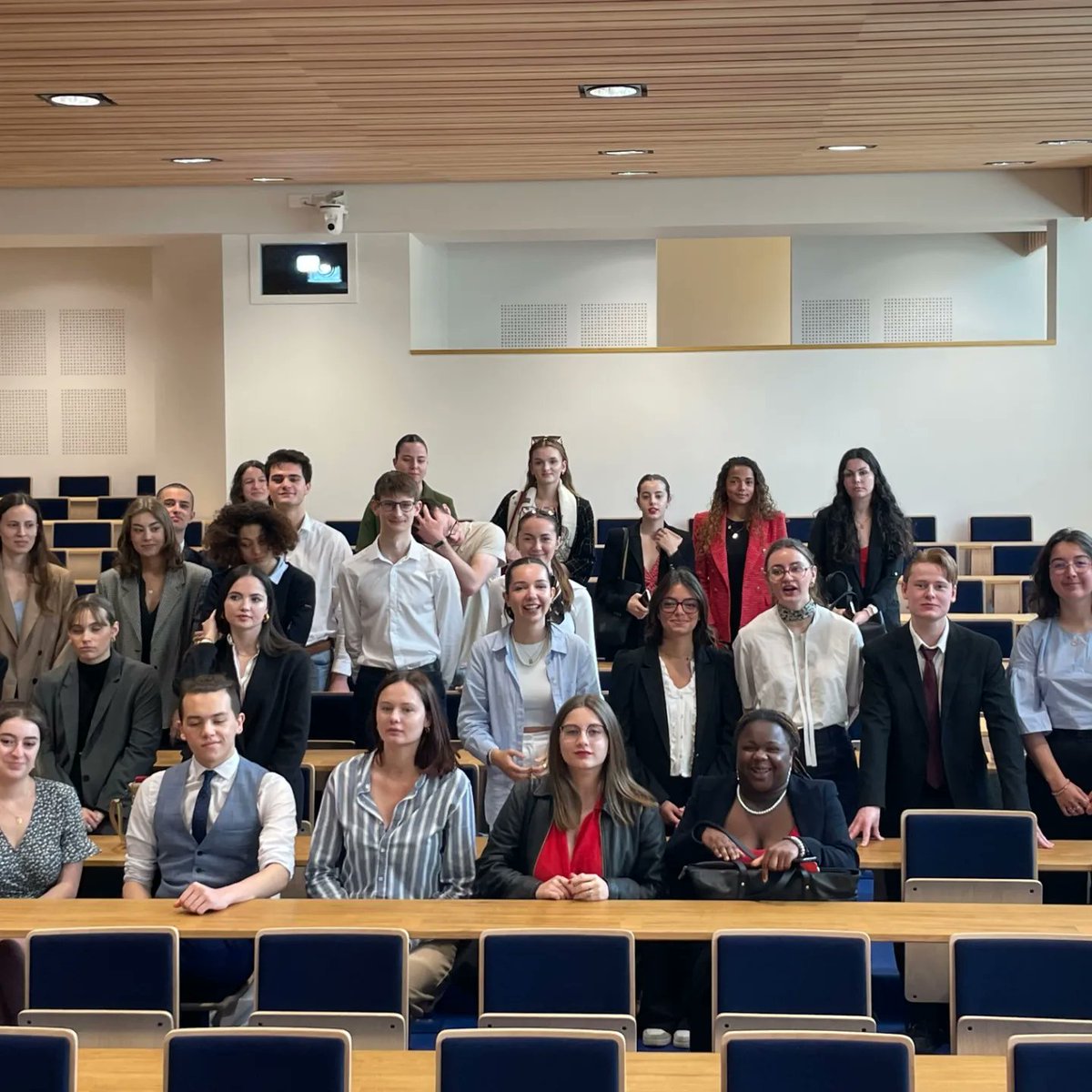 PE_Rennes's tweet photo. 🔵🔴 Les 23 &amp; 24 mai derniers le @PE_Rennes initiait, comme chaque année, les étudiants en L1 PEX de @RennesUniv

 Une simulation encadrée à la fois par des membres de notre association mais aussi par des enseignants, 

Encore merci aux étudiants pour leur participation ! 😉 https://t.co/B5MxwiLm1E