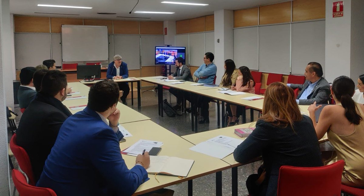 IDP_UCM's tweet photo. Esta mañana en la apertura y ponencia inaugural de la jornada académica por @BustosBaggings Director de @IDP_UCM y miembro de @VeniceComm para delegación @TransparenciaAL y @JesusDValery Intervino también la Dra. María Garrote, profesora de Derecho Constitucional de @ucm_derecho https://t.co/t0Rv8RXAbl
