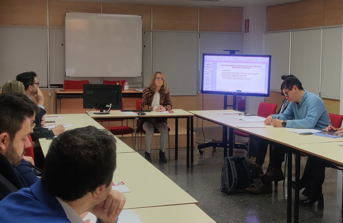 IDP_UCM's tweet photo. Esta mañana en la apertura y ponencia inaugural de la jornada académica por @BustosBaggings Director de @IDP_UCM y miembro de @VeniceComm para delegación @TransparenciaAL y @JesusDValery Intervino también la Dra. María Garrote, profesora de Derecho Constitucional de @ucm_derecho https://t.co/t0Rv8RXAbl