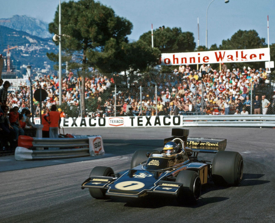 ClubLotusFrance's tweet photo. Date Anniversaire : Ce jour du 26 mai 1974, belle victoire en F1 du champion suédois Ronnie Peterson sur sa Lotus F1 type 72E au GP de Monaco. #RonniePeterson #TeamLotus #Type72 #F1 #JohnPlayerSpecial #ClassicLotus #ClubLotusFrance @F1 @ACM_Media @ClubLotusFrance https://t.co/wvjzX6Vm1N