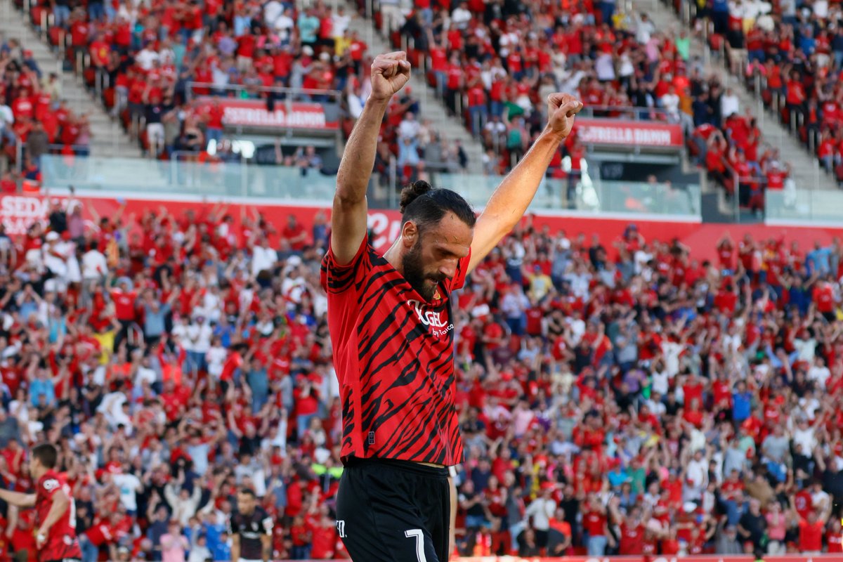 1⃣4⃣ 𝐠𝐨𝐚𝐥𝐬 𝐭𝐡𝐢𝐬 𝐬𝐞𝐚𝐬𝐨𝐧 𝐟𝐨𝐫 𝐕𝐞𝐝𝐚𝐭 𝐌𝐮𝐫𝐢𝐪𝐢...

Only two other RCD Mallorca players have scored as many goals in a single campaign this century!

#LaLigaTV