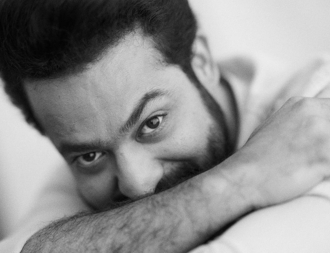 telugufilmnagar's tweet photo. Smile, Slay &amp; Repeat 🔥🔥
taROCK = Perfect Combo of MASS &amp; CLASS🤍🖤

@tarak9999 #JrNTR #Devara #TeluguFilmNagar https://t.co/JCJ4cRekjH