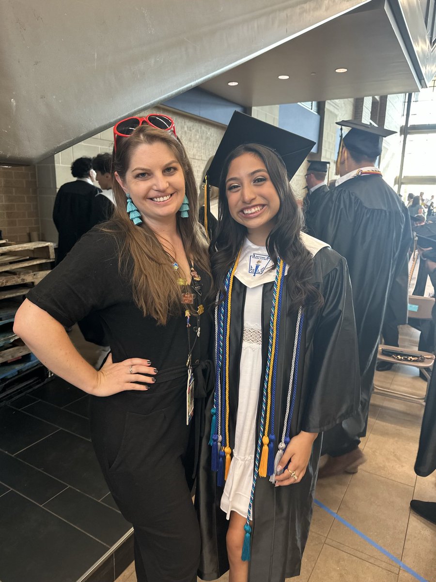 Congratulations 🎉 c/o 2023! 🎓 I miss ya already! 💛🖤 #KleinOakCO2023