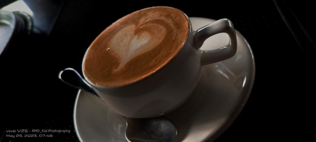 RHDkid's tweet photo. (Me as your Bartender/Barista)

Not a fan of coffee but I can make you a good Café Latte . Cheers to all Coffee Lover out there🥰☕

P.s. still practicing my art in coffee 😇
#barista #rookiebartender #rhdkid https://t.co/EC97LvGzNC