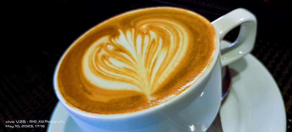 RHDkid's tweet photo. (Me as your Bartender/Barista)

Not a fan of coffee but I can make you a good Café Latte . Cheers to all Coffee Lover out there🥰☕

P.s. still practicing my art in coffee 😇
#barista #rookiebartender #rhdkid https://t.co/EC97LvGzNC