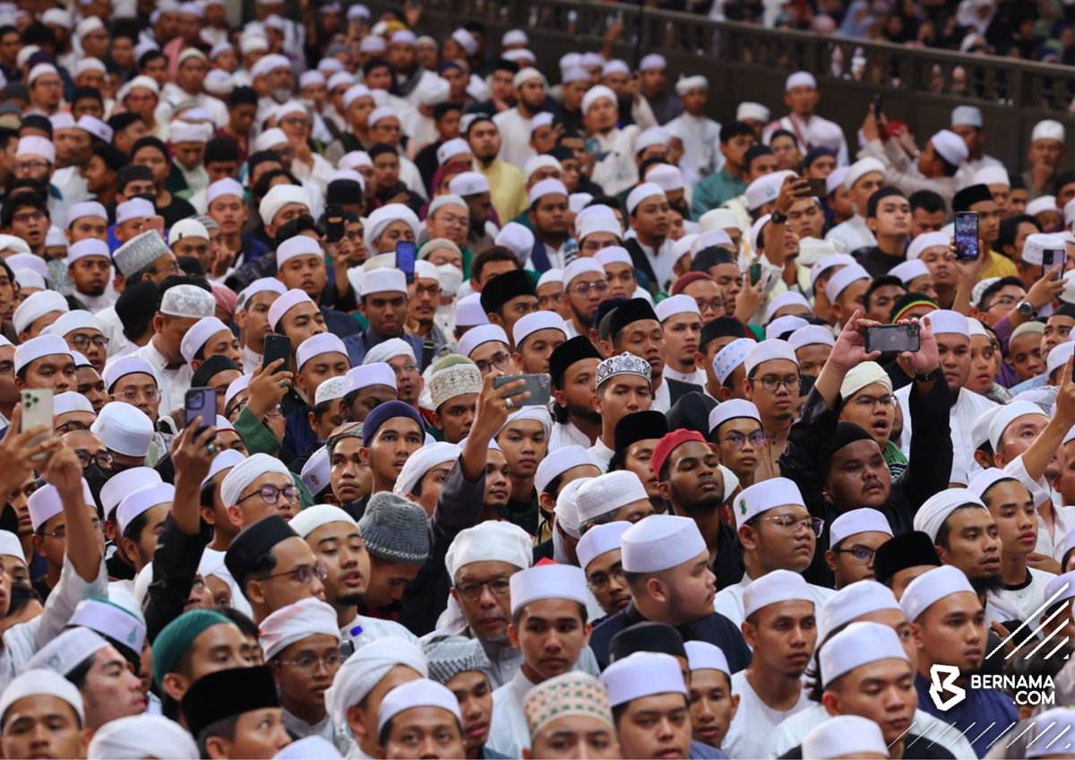 bernamadotcom's tweet photo. Lebih 18,000 umat Islam menghadiri Majlis Ilmu MADANI Bersama Perdana Menteri @anwaribrahim di Masjid Putra, Putrajaya malam ini.

📸 Mohd Huzaini Daud | BERNAMA https://t.co/O27BjMHv5U